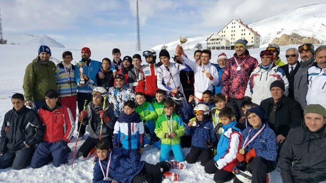 Bayburt’ta kayak il birinciliği yarışması