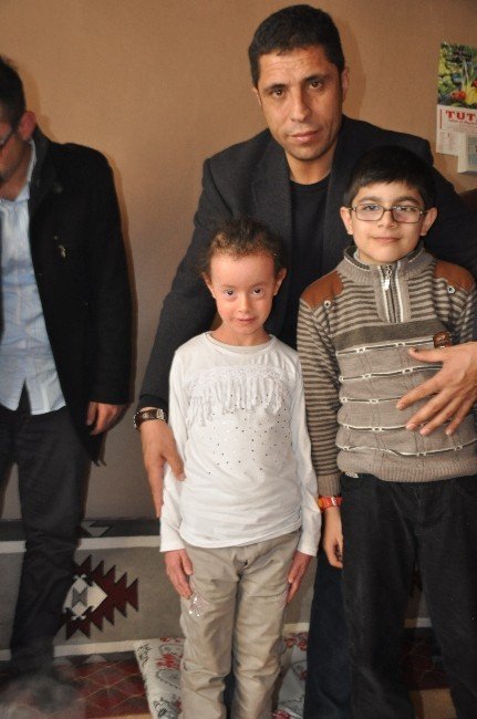 Başkan Durak, küçük Aslı’yı evinde ziyaret etti