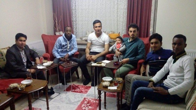 Misafir öğrenciler, Halil Peçe’nin evine konuk oldu