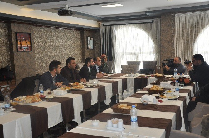 AK Parti Kars İl Başkanı Çalkın, 10 Ocak Gazeteciler Günü’nde gazetecilerle biraya geldi