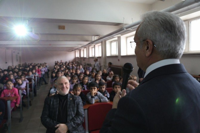 Erzincan Belediyesinden öğrencilere temizlik eğitimi