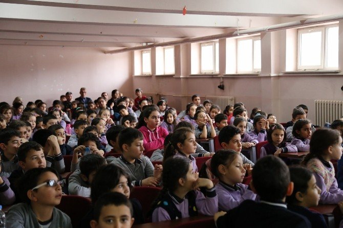 Erzincan Belediyesinden öğrencilere temizlik eğitimi