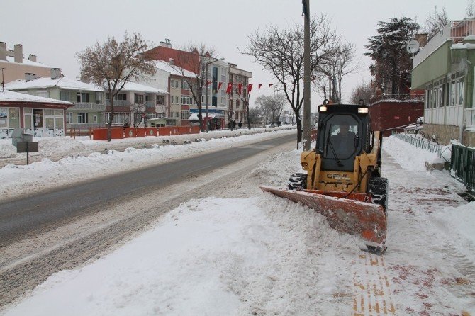 Edirne’de karla mücadele devam ediyor