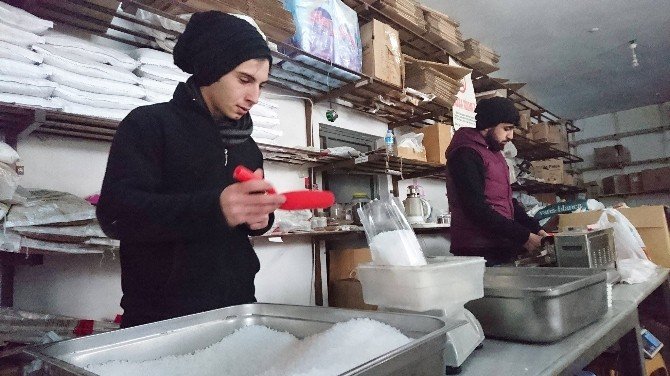 Edirne’de kara kış tuz satan esnafa yaradı
