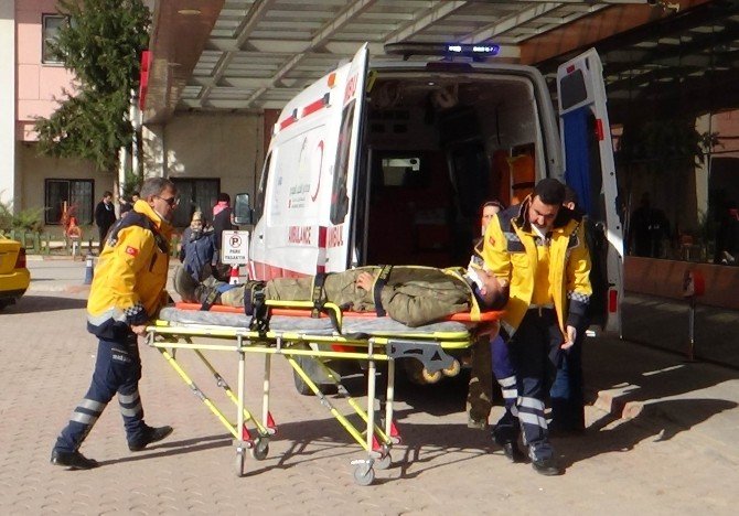Suriye’de çatışmalarda yaralanan 13 ÖSO ile 1 Türk askeri Kilis’e getirildi