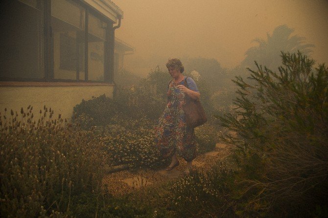 Güney Afrika’da Ümit Burnu’ndaki yangın söndürülemiyor
