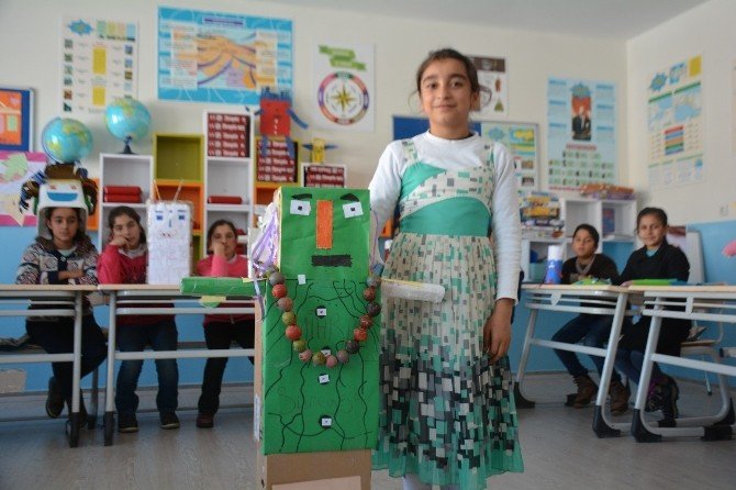 Köy okulu öğrencileri hayallerindeki robotları tasarladı
