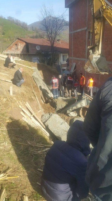 Artvin’de yol inşaatında çöken duvarın altında kalan işçi hayatını kaybetti