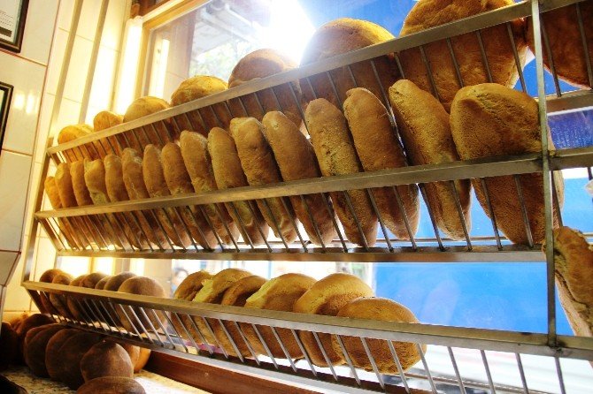 Kaçak ekmekler fırıncıları zora sokuyor