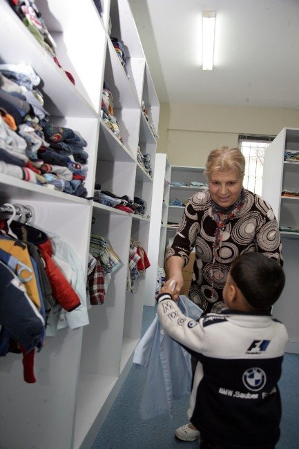 ‘Küçükçekmece İyilik Merkezi’ sosyal yardım ve hizmette rekora koşuyor