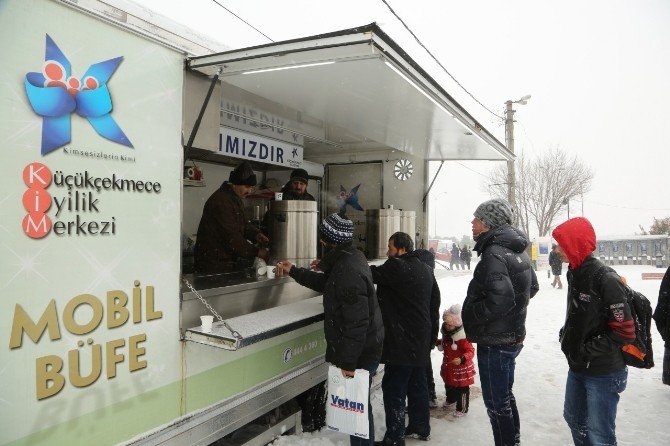 ‘Küçükçekmece İyilik Merkezi’ sosyal yardım ve hizmette rekora koşuyor