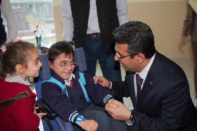 ‘Küçükçekmece İyilik Merkezi’ sosyal yardım ve hizmette rekora koşuyor