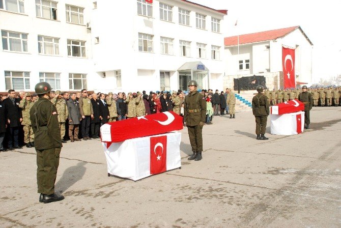 Şehit olan askerler için Bitlis’te tören düzenlendi