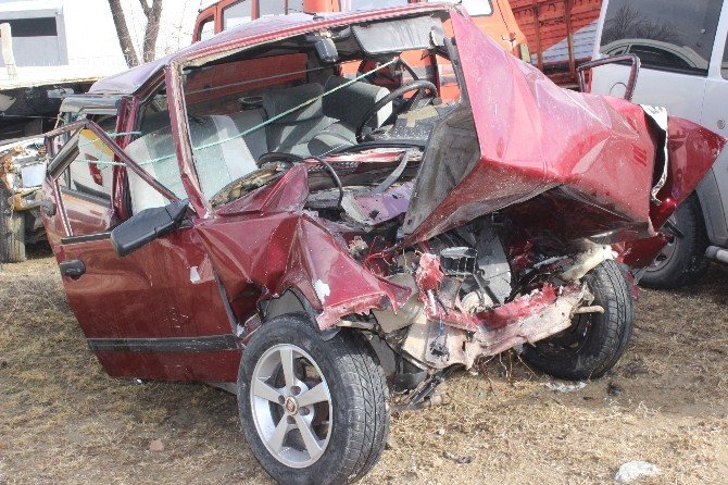 Otomobil ile hafif ticari araç kafa kafaya çarpıştı: 3 ölü, 5 yaralı...(2)