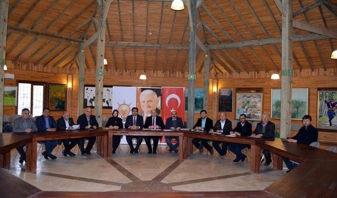 AK Parti’nin ilçe başkanları istişare toplantısında buluştu