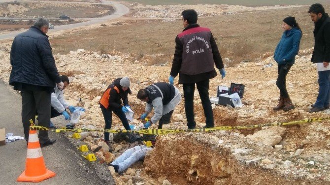 Suriyeli şahıs öldürüp yol kenarına atıldı