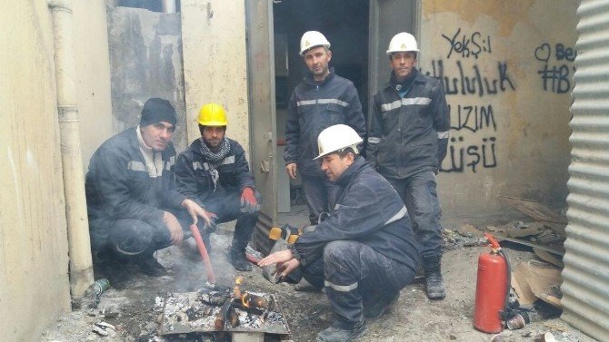 VEDAŞ ekibinden zorlu onarım çalışması