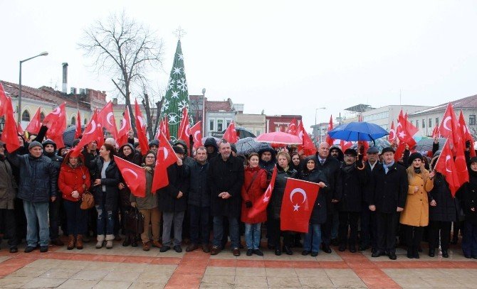 Edirne’de CHP’lilerden ‘Ayağa kalkıyoruz’ eylemi