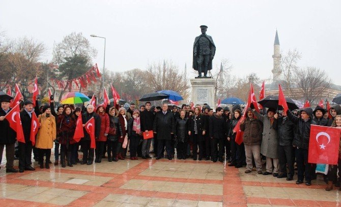 Edirne’de CHP’lilerden ‘Ayağa kalkıyoruz’ eylemi