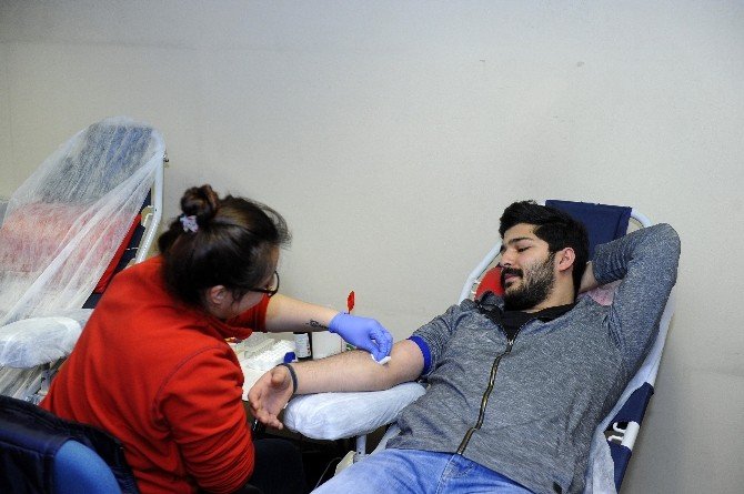 İhlas Holding çalışanlarından Türk Kızılayı’na kan bağışı