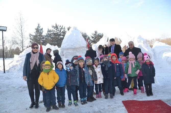 “Kardaki İz” konulu Kardan Heykel Sergisi açıldı