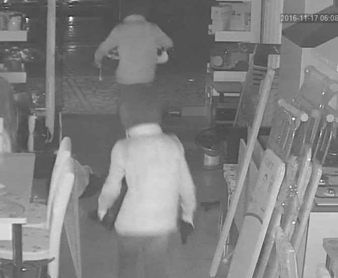 Hırsızlar güvenlik kameralarına yakalandı