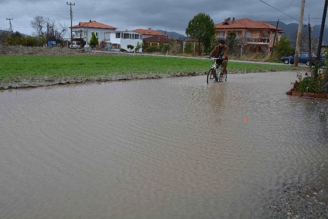 Ortaca’da şiddetli yağış hayatı olumsuz etkiledi