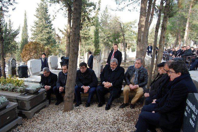 SANKO Holding’in ve GSO’nun kurucusu Sani Konukoğlu, vefatının 23’ncü yıl dönümünde mezarı başında anıldı