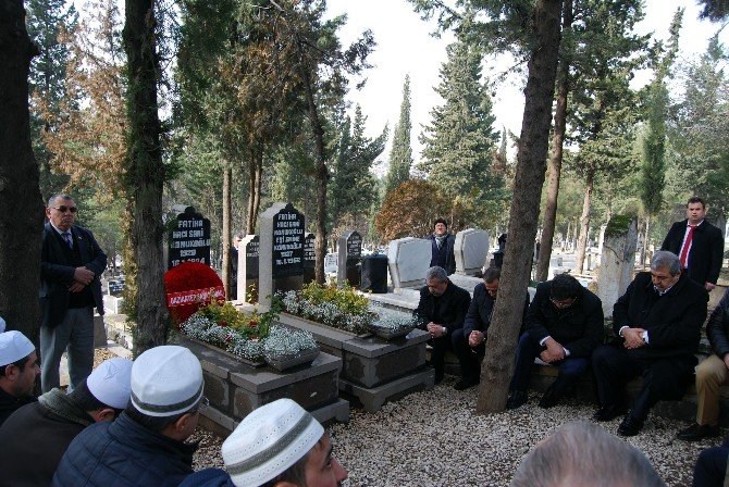 SANKO Holding’in ve GSO’nun kurucusu Sani Konukoğlu, vefatının 23’ncü yıl dönümünde mezarı başında anıldı