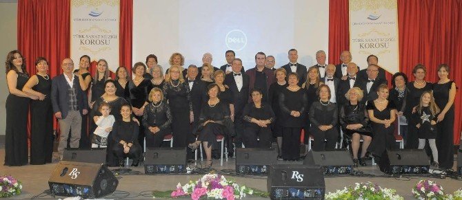 Çeşme’de kış konserine yoğun ilgi
