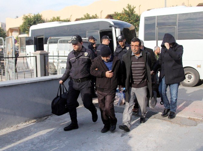 FETÖ’den gözaltına alınan 17 iş adamı adliyeye sevk edildi