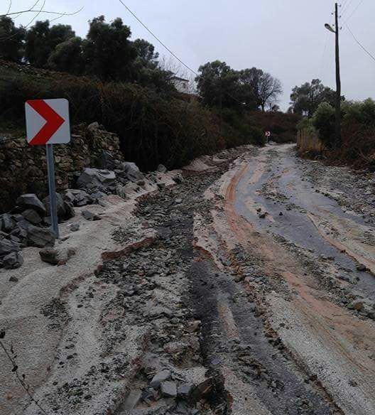 Milas’ta aşırı yağışlar yollara zarar verdi