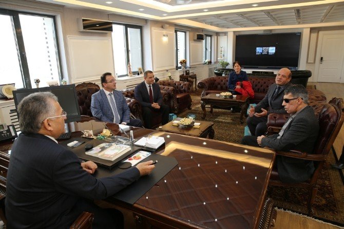 Engelli Basketbolcu Burak Şen Başkan Büyükkılıç’ı ziyaret etti