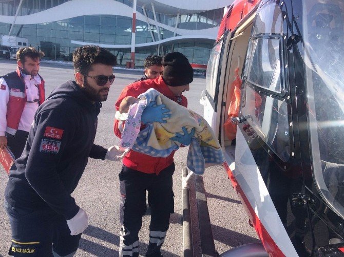Karaciğer nakli yapılacak bebek ambulans helikopterlerle nakledildi