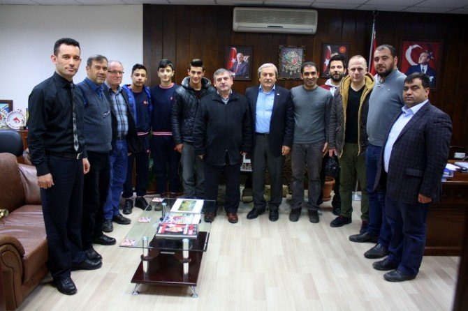1308 Osmaneli Belediyespor Güreş Takımı başarılara doymuyor