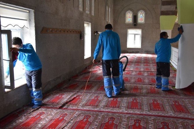 Kocasinan Belediyesi 239 Camiyi Periyodik Şekilde Temizliyor