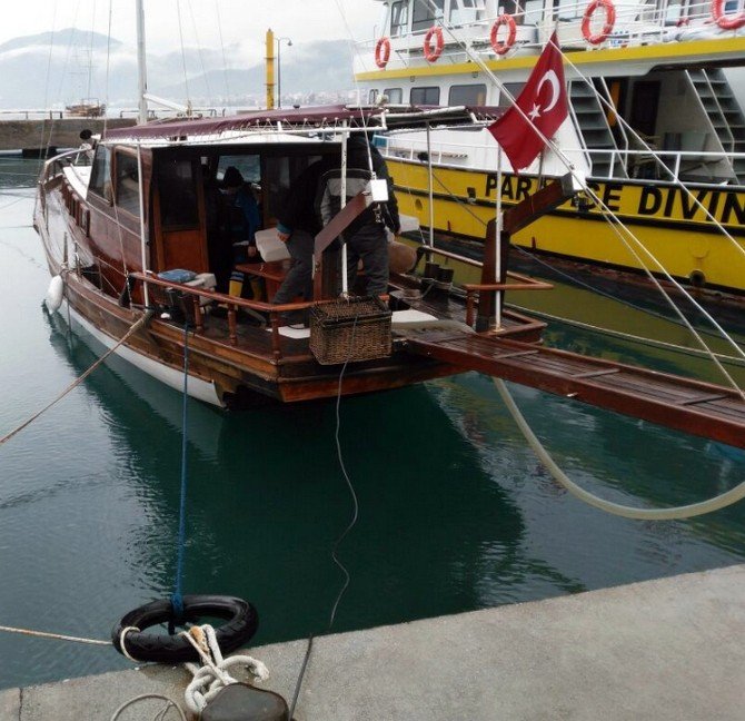 Batma tehlikesi geçiren tekne kurtarıldı