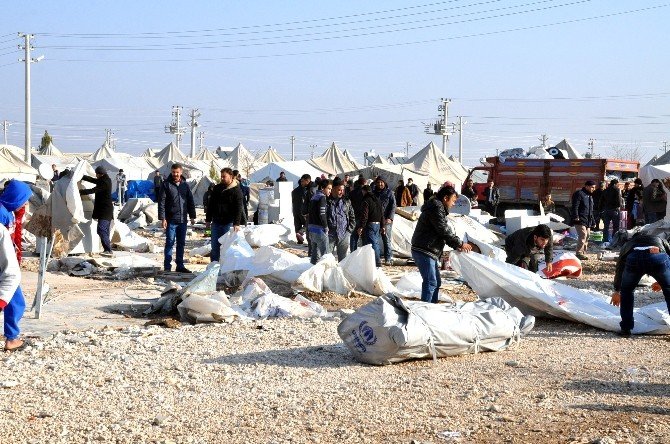 Suriyeli mültecilerin yeni çadır sevinci