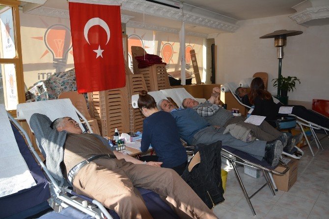 AK Parti Korkuteli ilçe Teşkilatından Kan Bağışı