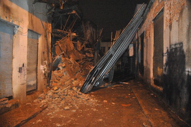 İzmir’de bina çöktü, faciadan dönüldü