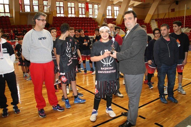 Yıldız Erkek Basketbolde Buhara Ortaokulu Adana birincisi