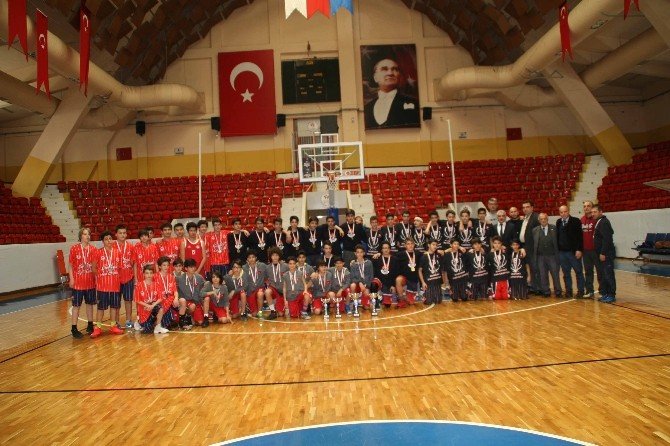 Yıldız Erkek Basketbolde Buhara Ortaokulu Adana birincisi