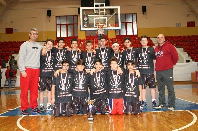 Yıldız Erkek Basketbolde Buhara Ortaokulu Adana birincisi