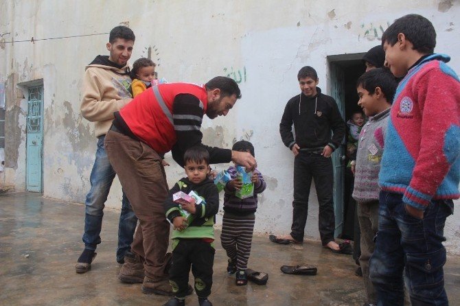 Başbakan’ın ailesi Suriye’ye 3 tır daha yardım gönderdi