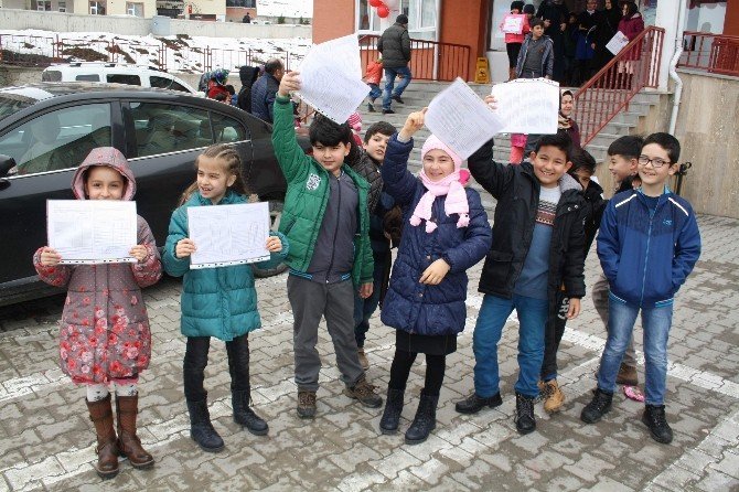 Yozgat’ta 80 bin öğrenci karne heyecanı yaşadı