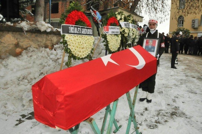 Düşen kargo uçağının pilotlarından Kazım Öndül son yolculuğuna uğurlandı