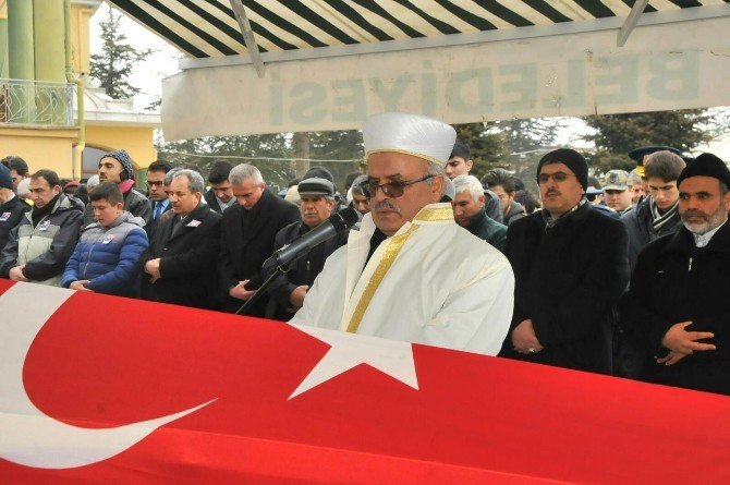 Düşen kargo uçağının pilotlarından Kazım Öndül son yolculuğuna uğurlandı