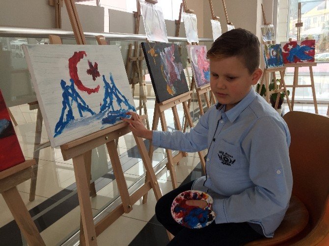 Görme engelli öğrenciler 15 Temmuz’un resmini yaptı