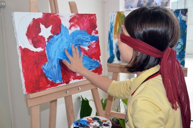 Görme engelli öğrenciler 15 Temmuz’un resmini yaptı