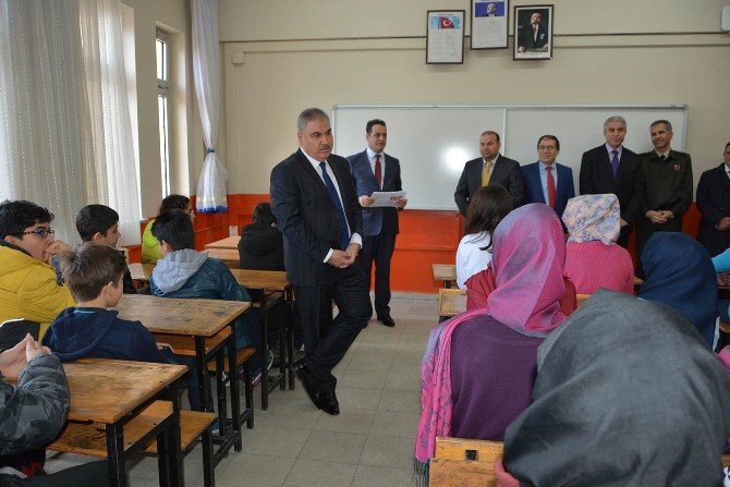 Vali Okur; "Hedefimiz Uşak’ı Eğitim Öğretimde Türkiye 1. yapmak"
